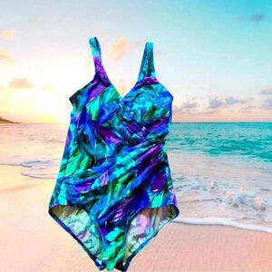 Miraclesuit NWOT lightly moulded cups, no underwire,  attractive pattern